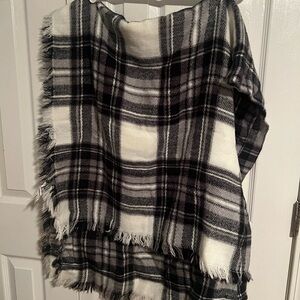 Cozy Black & White Plaid Fringe Blanket Scarf
